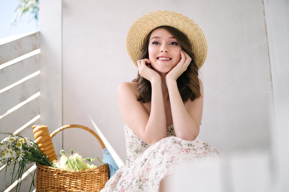 girl with brown hair and brown eyes