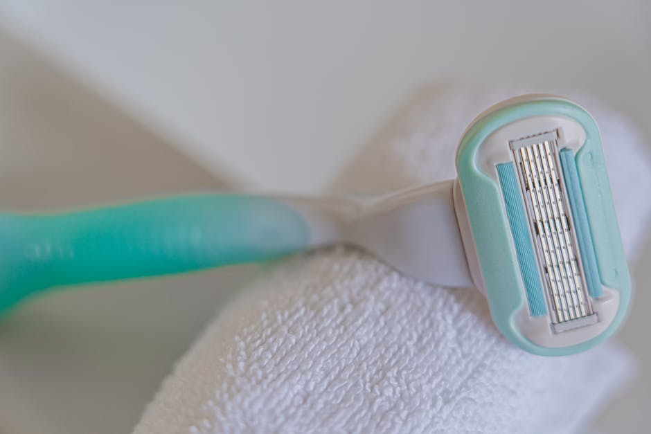 how to remove blades from disposable razors