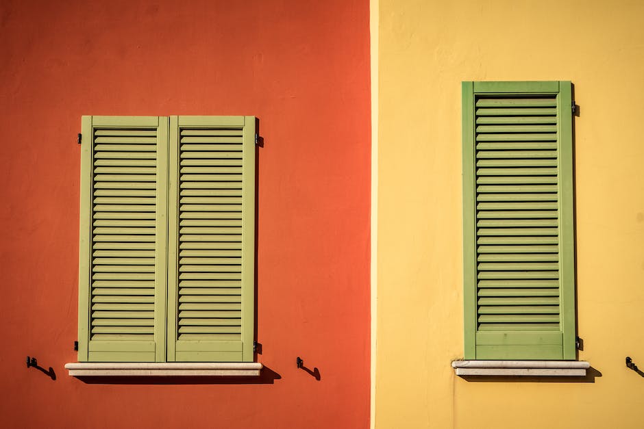 what color curtains go with peach walls