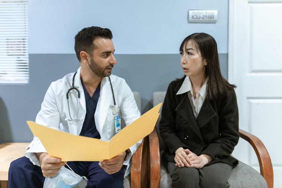 what does a physician recruiter do
