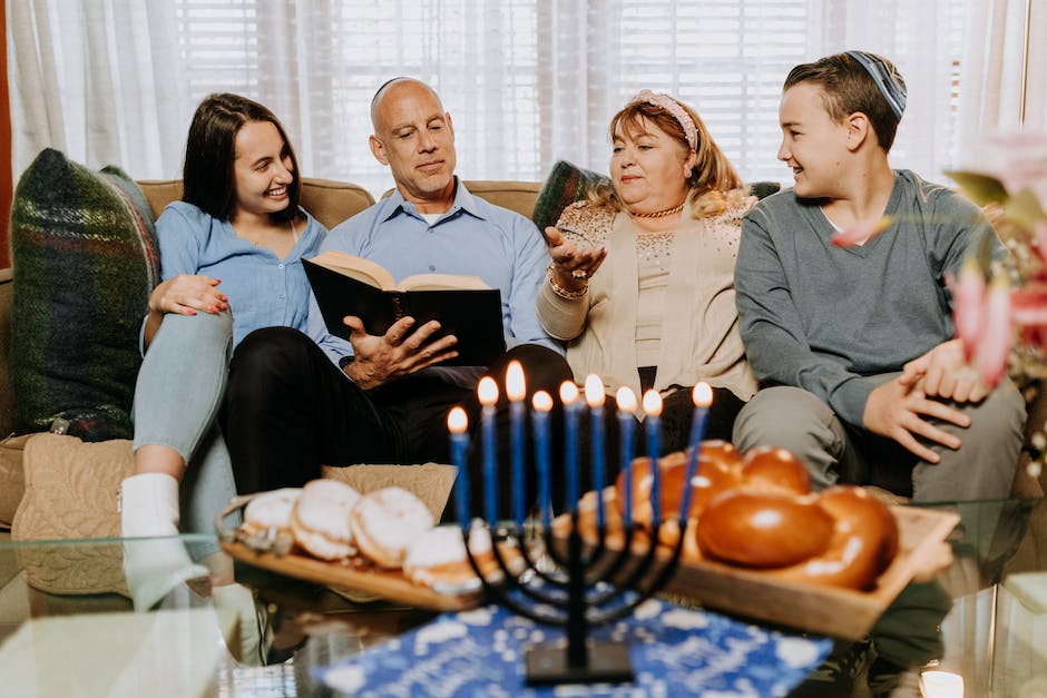 what time to light passover candles