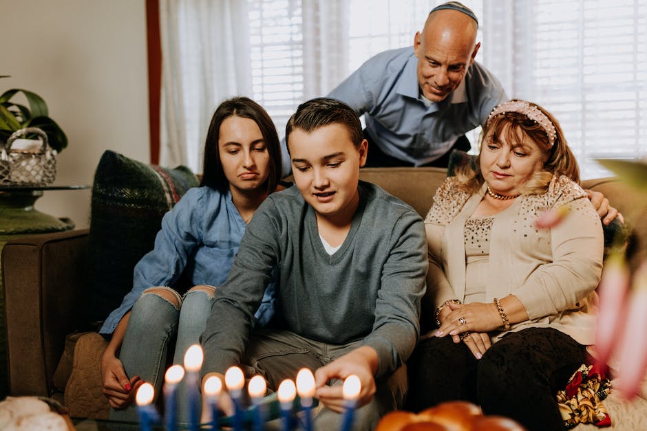 what time to light passover candles